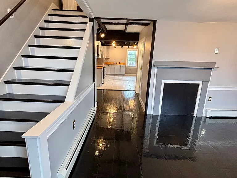 11-13 Elm St #11 — Photo 8