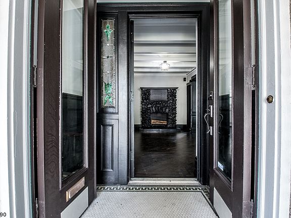 5th image of 529-531 Clifton Ave