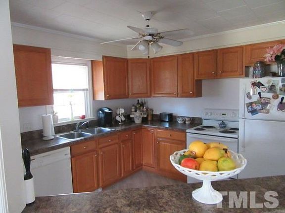 5th image of 110 Seaman St