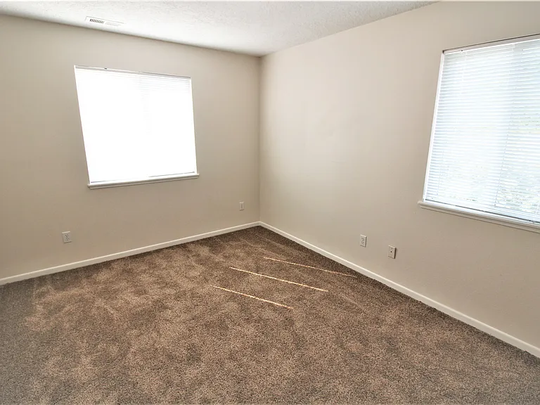 2141 S Stephen Ave #202 — Photo 9