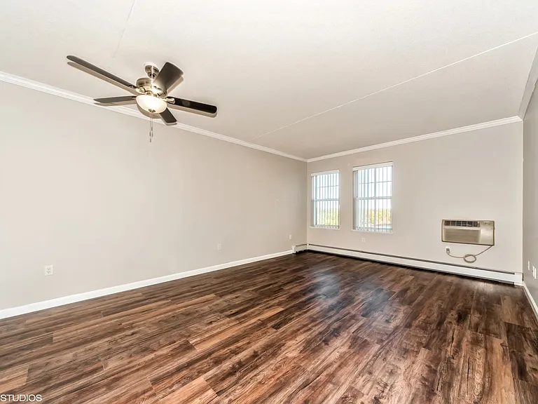 Cloverleaf Apartments — Photo 26