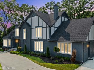 4490 Strathdale Ln, West Bloomfield, MI 48323