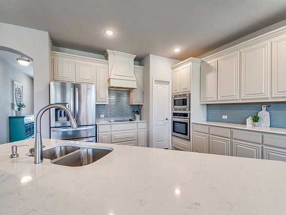 3rd image of 3403 Chadbourne Dr