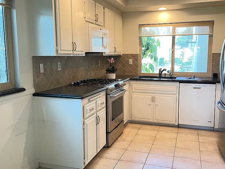 1643 Mankato Ct — Photo 13