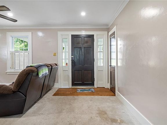 4th image of 2823 Charles St