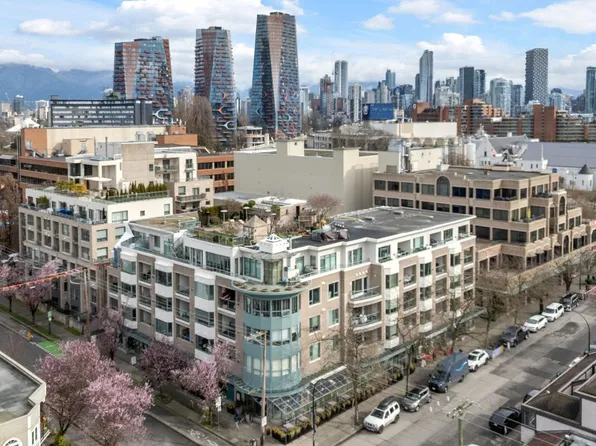 1688 Cypress St #409, Vancouver, BC V6J 5J1