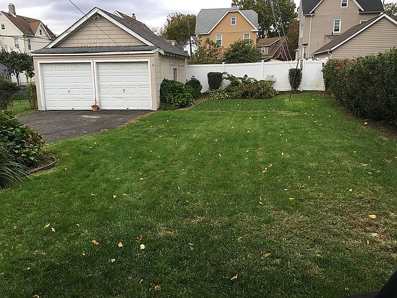 Spacious Backyard 