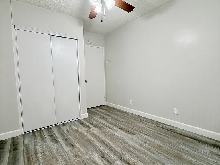 12414 Dunrobin Ave #5 — Photo 6