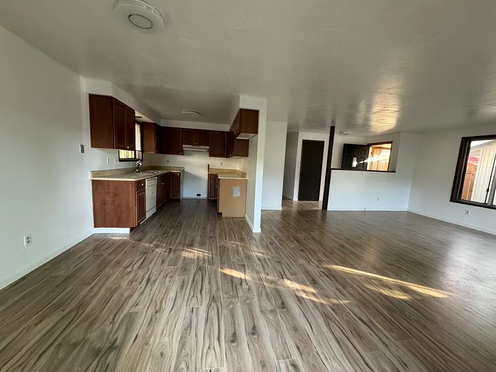 2 bed, 950 sqft, $1,750 — Photo 3