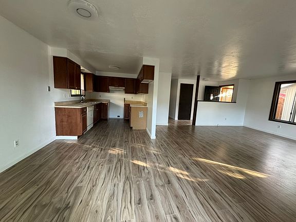 3rd image of 599 N Laurel St #B