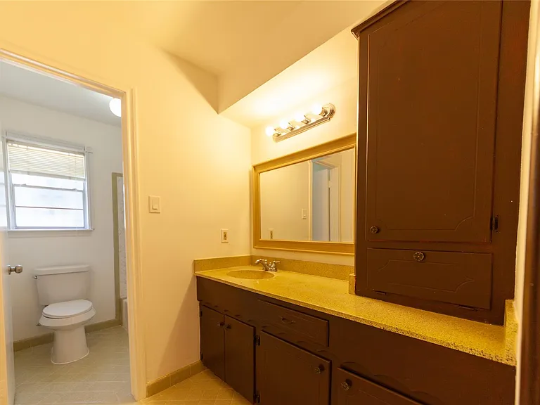 8826 Roos Rd — Photo 26