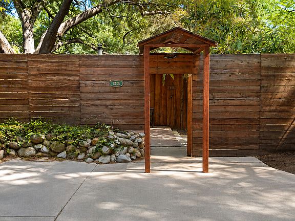 2nd image of 1336 Old Topanga Canyon Rd