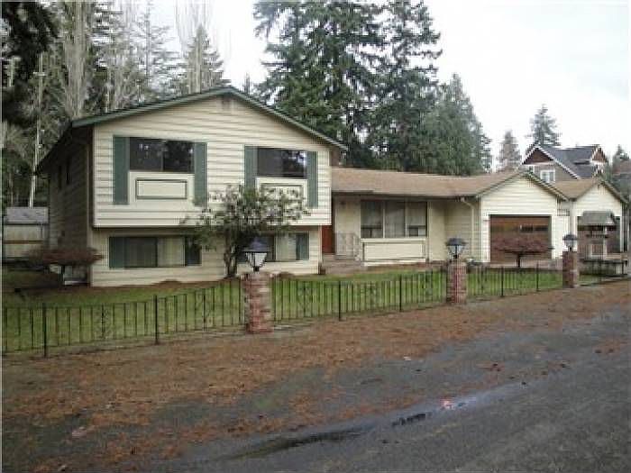 2nd image of 220 NW 143rd St