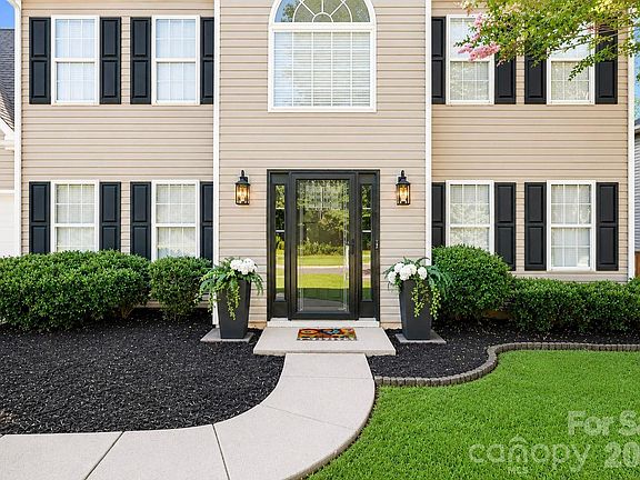 3rd image of 108 Madelia Pl