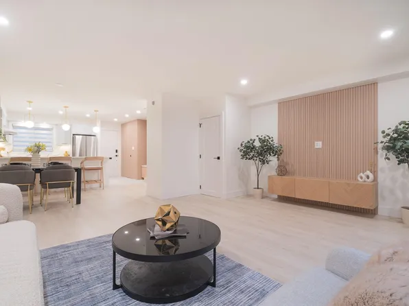 2078 Springer Ave, Burnaby, BC V5B 3M5