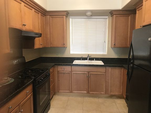 5th image of 5422 Hermitage Ave Unit 205
