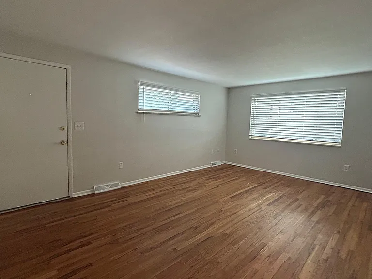 6004 S Prince St — Photo 5