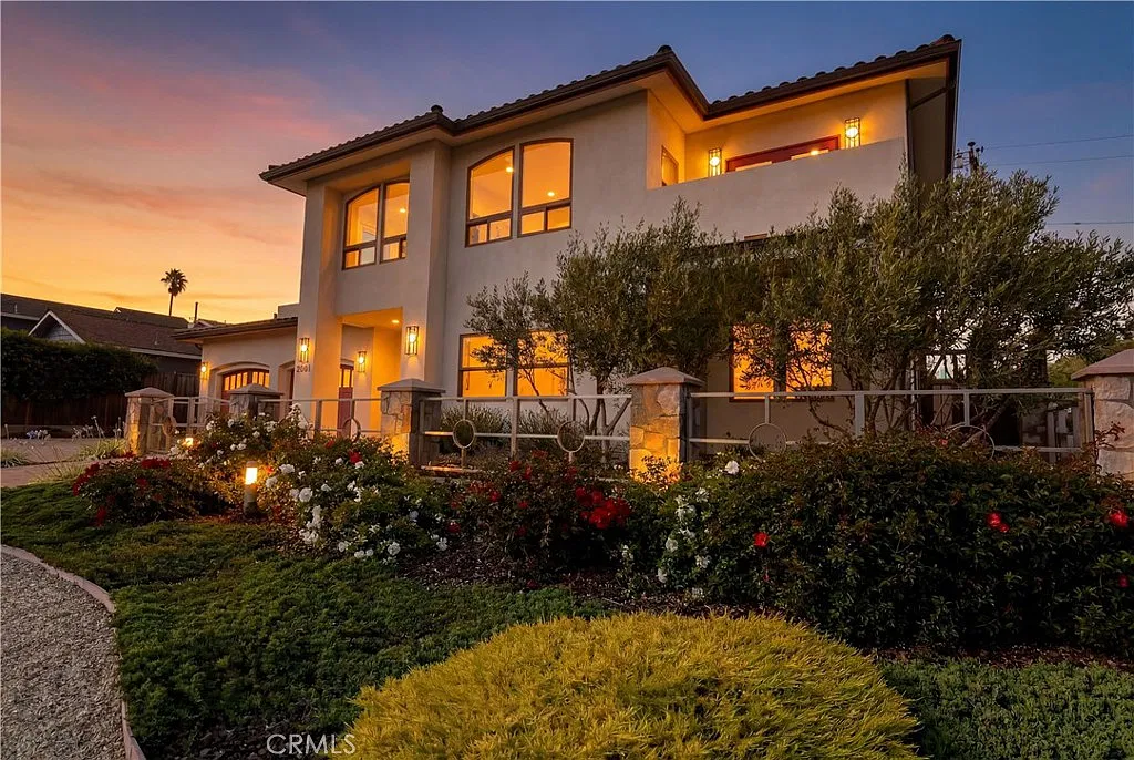 4 bed, 3.5 bath, 2795 sqft, $8,000 — Photo 1