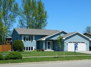 506 40th Ave S, Grand Forks, ND 58201