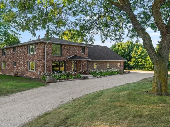 11211 North Swan ROAD, Mequon, WI 53097