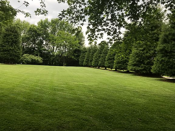 Front Lawn/Street View