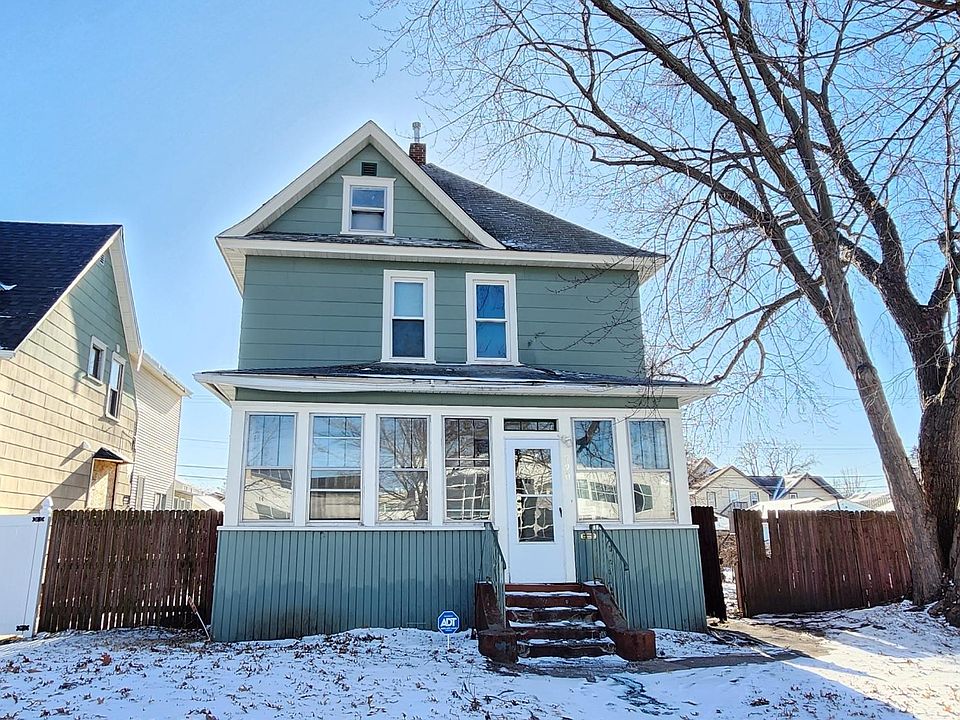 1st image of 990 Aurora Ave