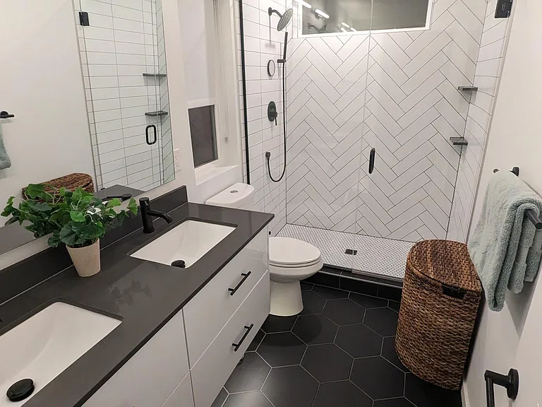 2616 E Yesler Way — Photo 10