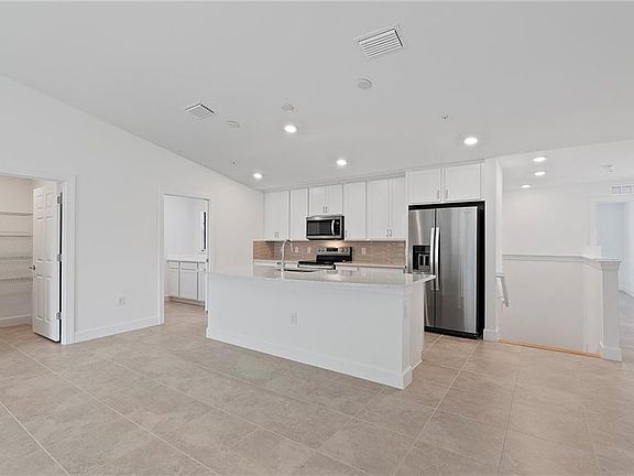 5th image of 5689 Mayflower WAY #1005