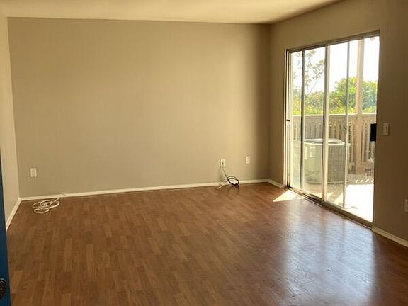 4th image of 874 S Rancho Santa Fe Rd S APT B