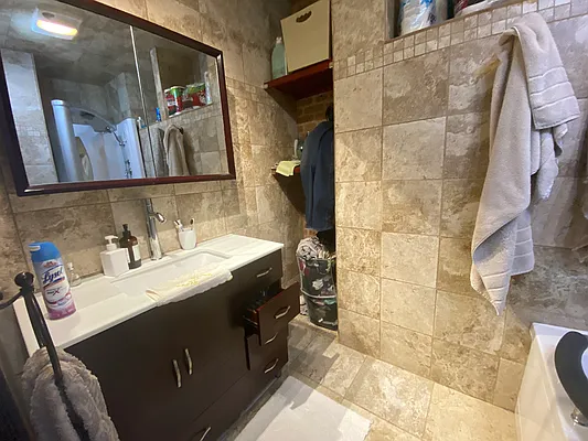 Rented by Highline Residential | media 44