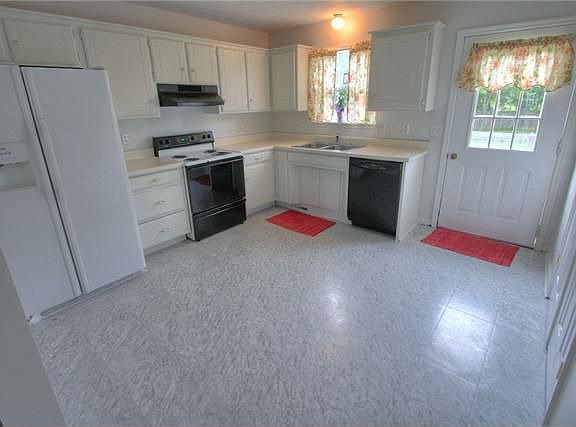 5th image of 110 Centennial Dr