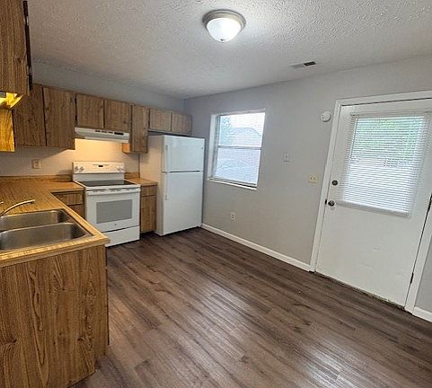 4th image of 1034 Belle Valley Dr #12