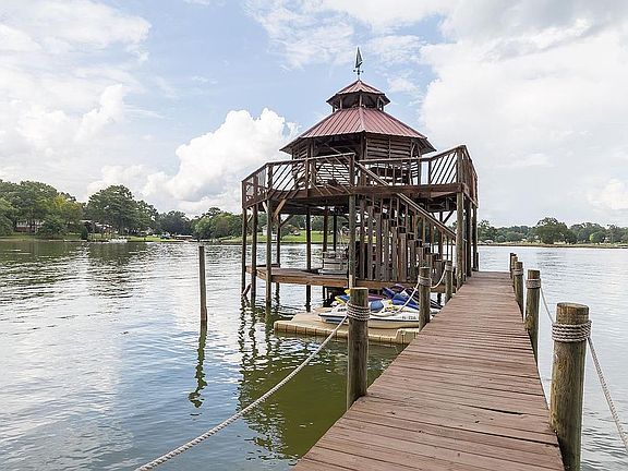 Dock