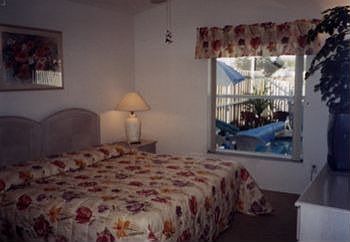 4th image of 2737 Emerson Ln