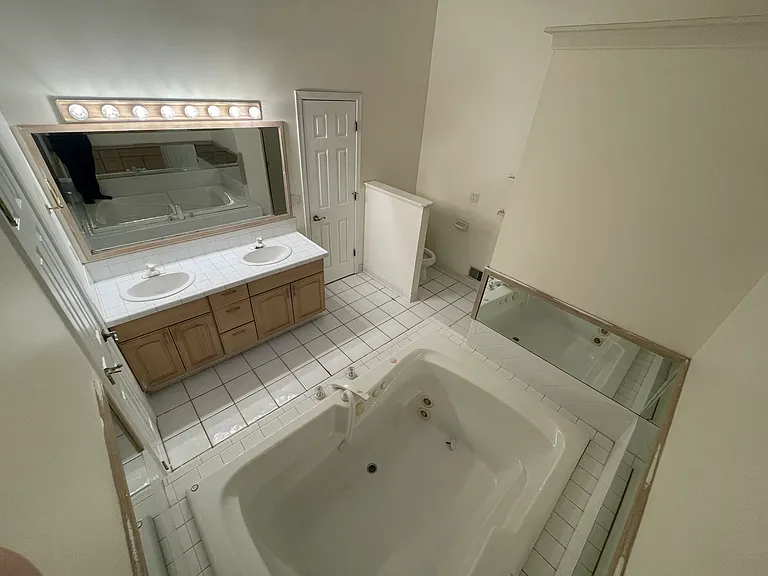 1135 E Saginaw St #1137 — Photo 22