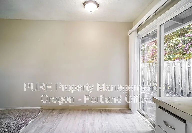 1049 SE Walnut St #11 — Photo 10