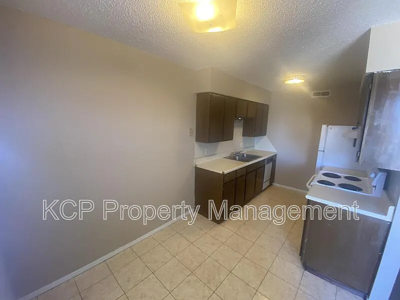 1 bed, 1.0 bath, 1000 sqft, $595 — Photo 3