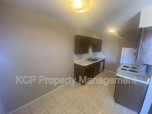 3rd image of 340 W Dogwood St #10