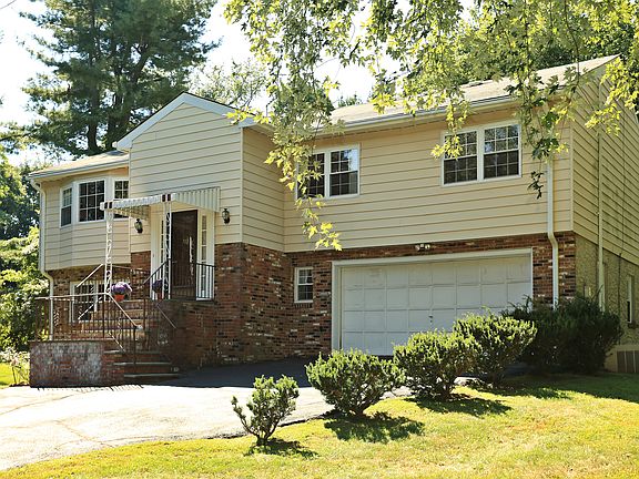 2nd image of 15 Allison Ln