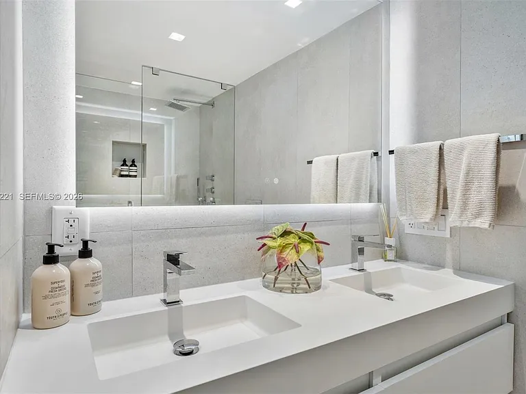 2301 Collins Ave #902 — Photo 14