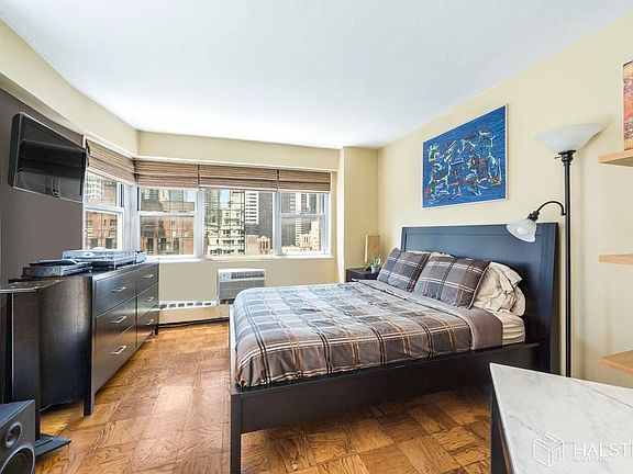 4th image of 153 E 57th St APT 19C