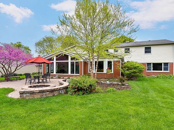 Beautiful backyard, perfect for entertaining.