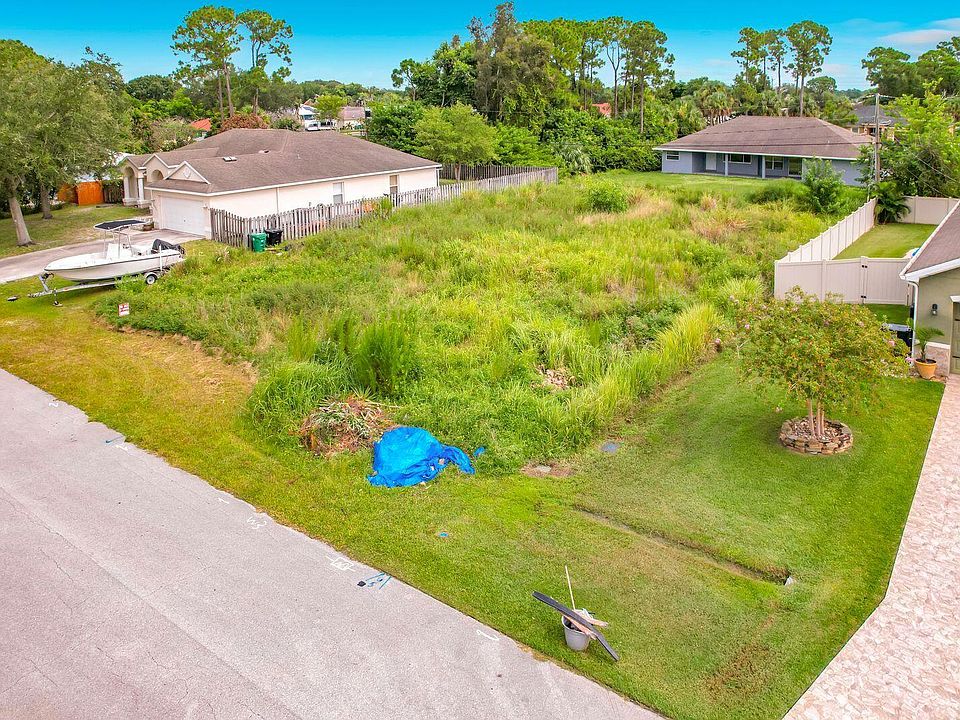 2nd image of 1361 SW ORIOLE Lane
