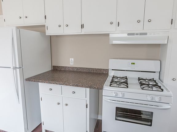 3rd image of 3809 Reservoir Blvd NE