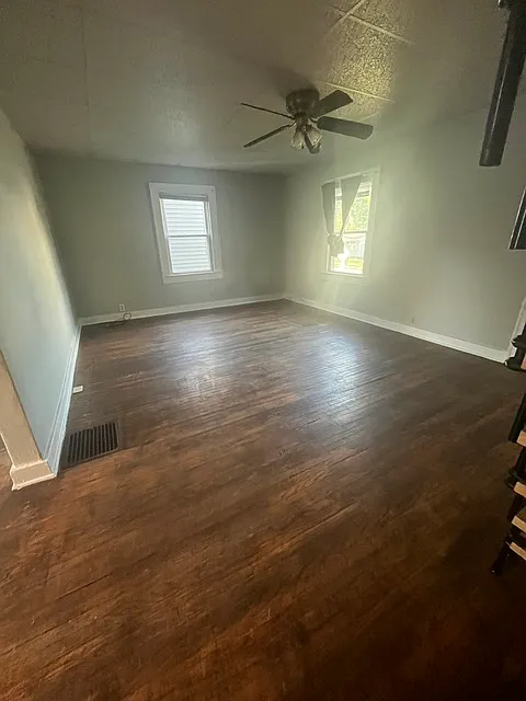 5 bed, 996 sqft, $2,100 — Photo 4