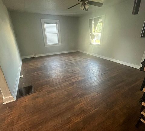 4th image of 1212 W Carson St