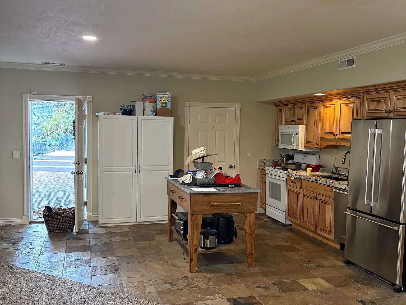 3 bed, 3000 sqft, $2,000 — Photo 4