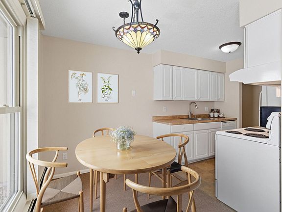 2nd image of 929 11th Ave S APT 1