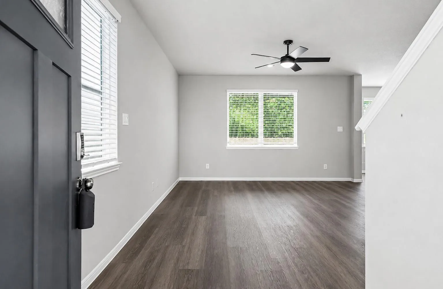 4 bed, 2.5 bath, 1940 sqft, $2,050 — Photo 4