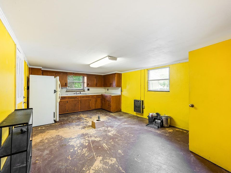 37th image of 1231 Oakwood St